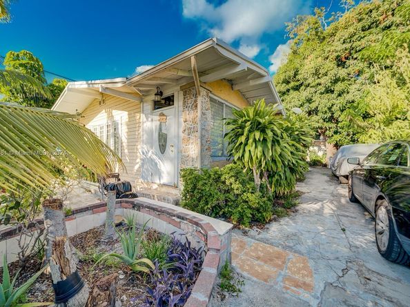 627 SW 11th Ave, Miami FL 33130
