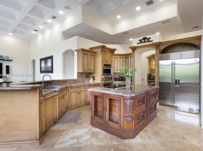 7140 SW 70th Ave, Miami FL 33143