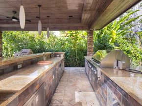 7140 SW 70th Ave, Miami FL 33143