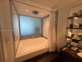 200 Biscayne Boulevard Way 3106, Miami FL 33131