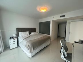 200 Biscayne Boulevard Way 3106, Miami FL 33131