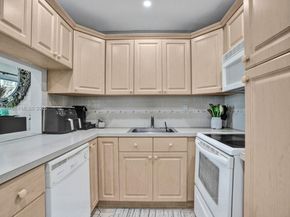 3665 NE 167th St 208, North Miami Beach FL 33160