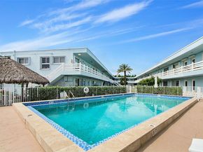 2700 NE 135th St 12, North Miami FL 33181