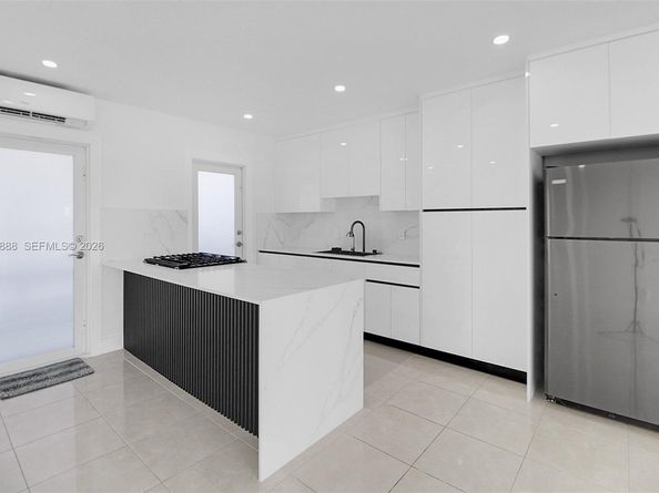 2700 NE 135th St 12, North Miami FL 33181