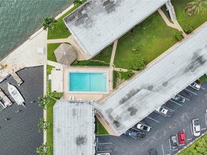 2700 NE 135th St 12, North Miami FL 33181