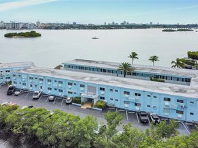 2700 NE 135th St 12, North Miami FL 33181