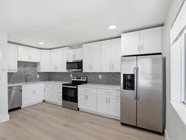 1400 NE 43rd Ct, Pompano Beach FL 33064