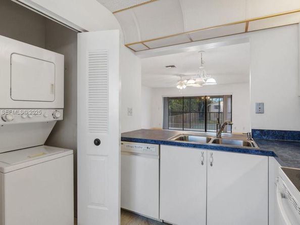 160 SE 7th St 405, Deerfield Beach FL 33441