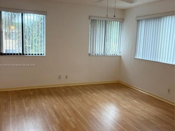 160 SE 7th St 405, Deerfield Beach FL 33441