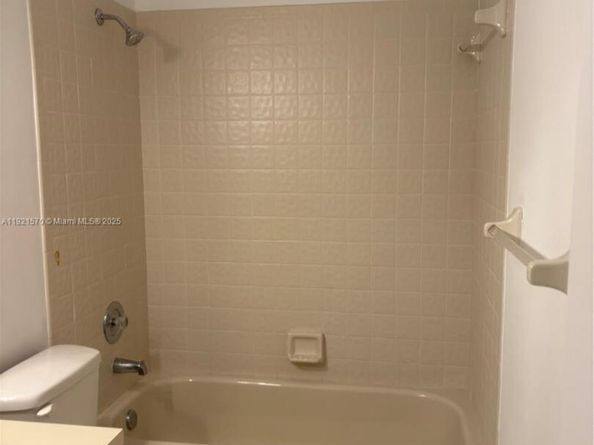 160 SE 7th St 405, Deerfield Beach FL 33441