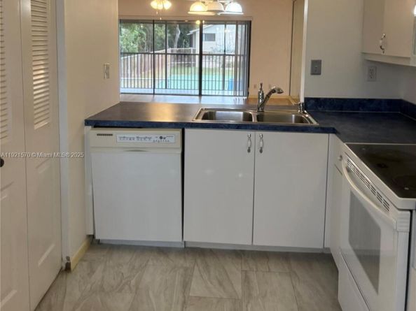 160 SE 7th St 405, Deerfield Beach FL 33441