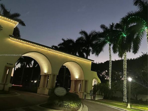9741 Roche Pl, Wellington FL 33414