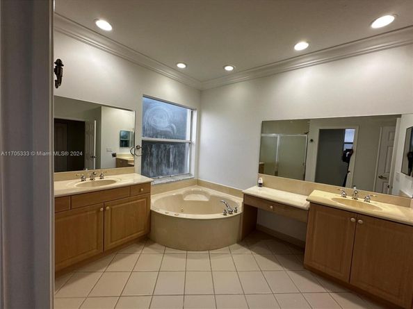 9741 Roche Pl, Wellington FL 33414