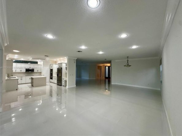 9741 Roche Pl, Wellington FL 33414
