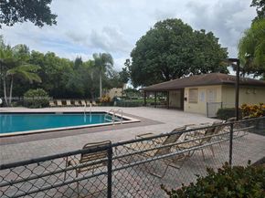 300 SW 130th Ter 413B, Pembroke Pines FL 33027