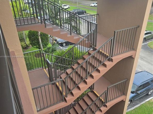 300 SW 130th Ter 413B, Pembroke Pines FL 33027