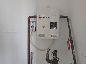 300 SW 130th Ter 413B, Pembroke Pines FL 33027