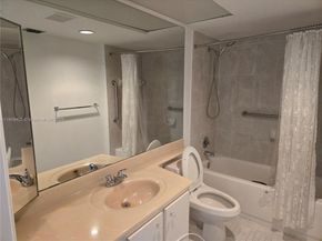 300 SW 130th Ter 413B, Pembroke Pines FL 33027