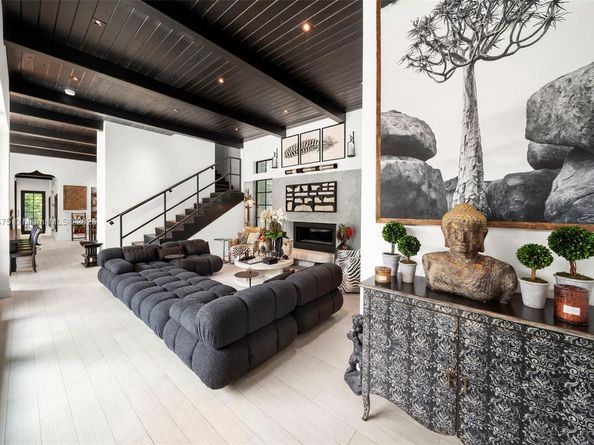 590 NE 59th St, Miami FL 33137