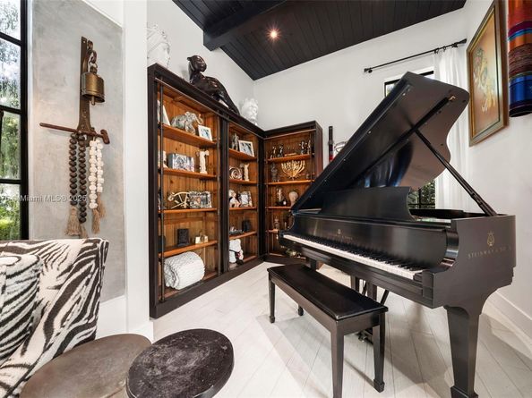 590 NE 59th St, Miami FL 33137