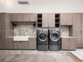 590 NE 59th St, Miami FL 33137