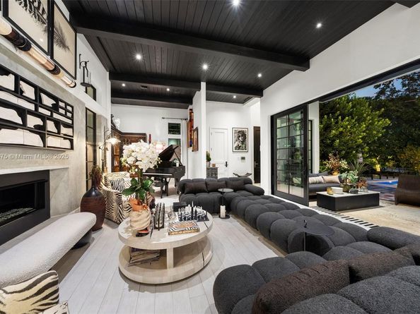 590 NE 59th St, Miami FL 33137