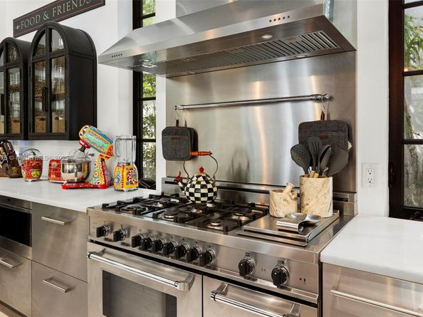 590 NE 59th St, Miami FL 33137