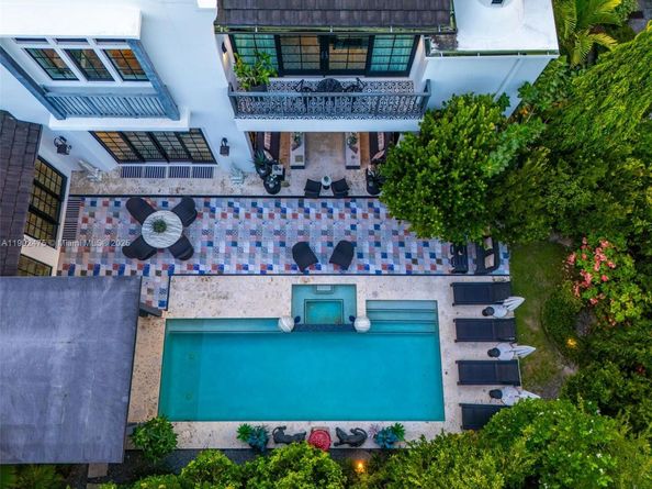 590 NE 59th St, Miami FL 33137