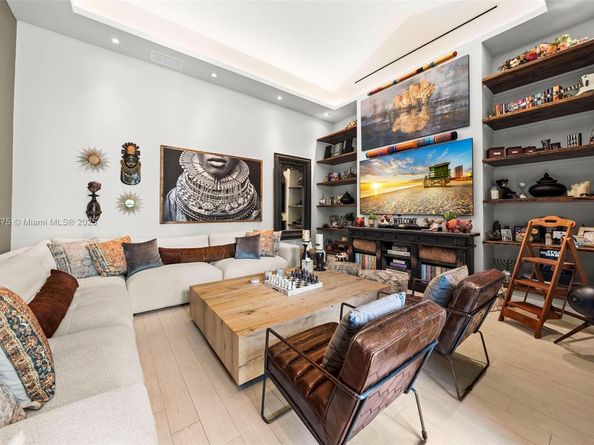 590 NE 59th St, Miami FL 33137