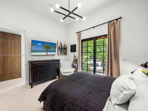 590 NE 59th St, Miami FL 33137