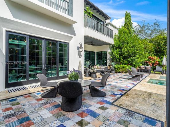 590 NE 59th St, Miami FL 33137