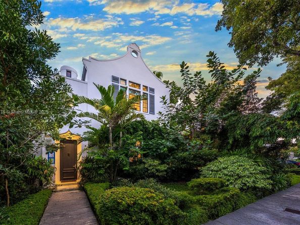 590 NE 59th St, Miami FL 33137