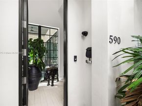 590 NE 59th St, Miami FL 33137