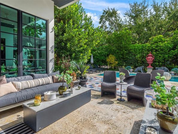 590 NE 59th St, Miami FL 33137