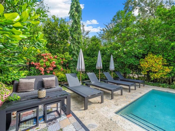 590 NE 59th St, Miami FL 33137