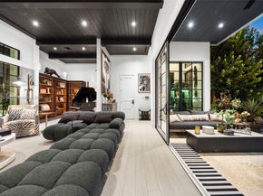 590 NE 59th St, Miami FL 33137