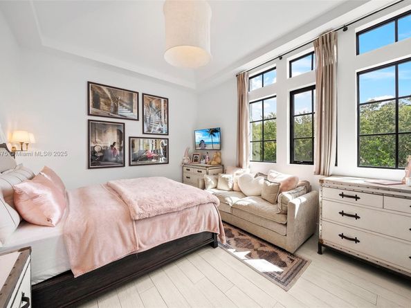 590 NE 59th St, Miami FL 33137