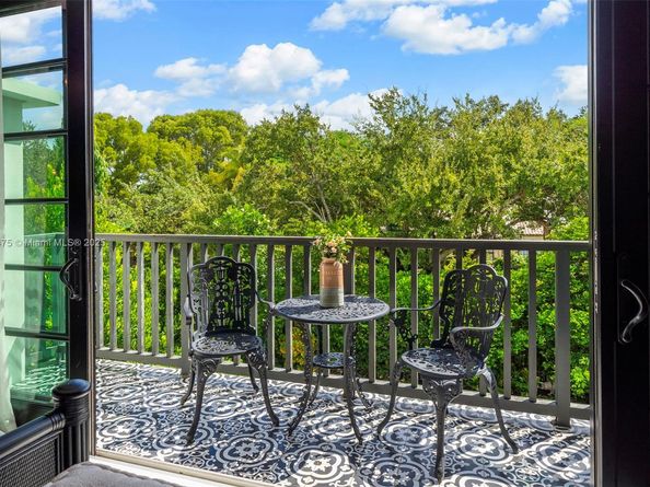 590 NE 59th St, Miami FL 33137