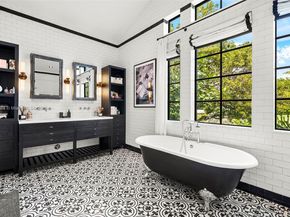 590 NE 59th St, Miami FL 33137