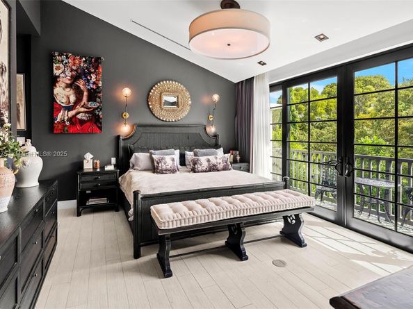 590 NE 59th St, Miami FL 33137