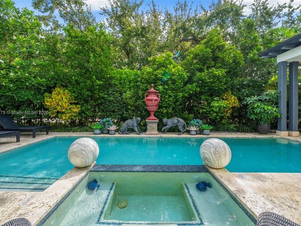 590 NE 59th St, Miami FL 33137