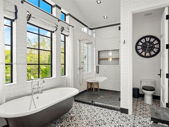 590 NE 59th St, Miami FL 33137