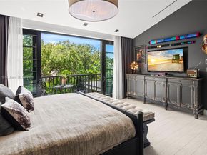 590 NE 59th St, Miami FL 33137