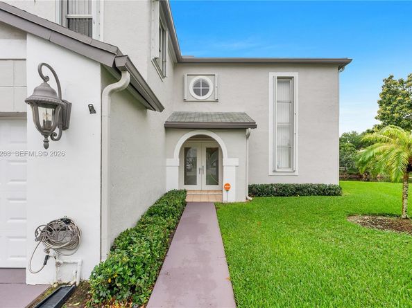 9800 Glacier Dr, Miramar FL 33025