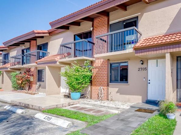1809 SW 107th Ave 2705, Miami FL 33165