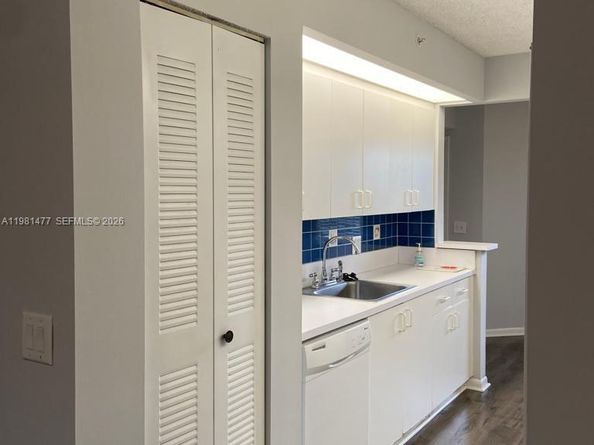 Undisclosed Address #A11981477, Pembroke Pines FL 33027