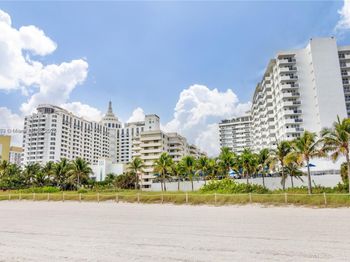 1621 Collins Ave