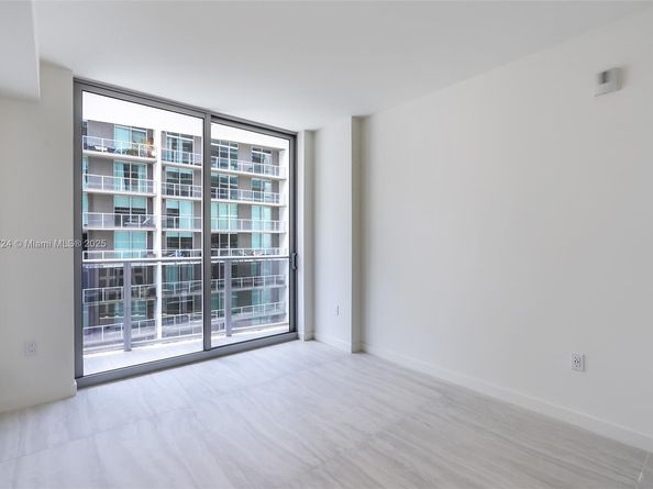 77 SE 5th ST 1715, Miami FL 33131