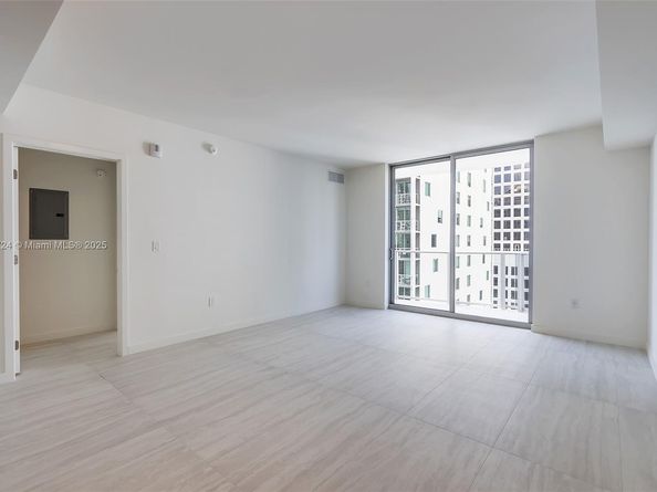 77 SE 5th ST 1715, Miami FL 33131