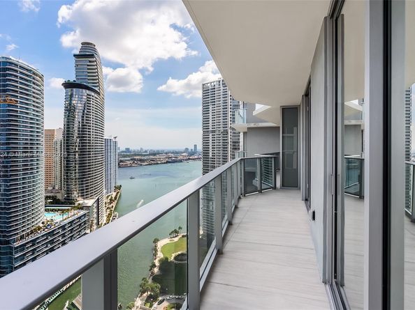 77 SE 5th ST 1715, Miami FL 33131
